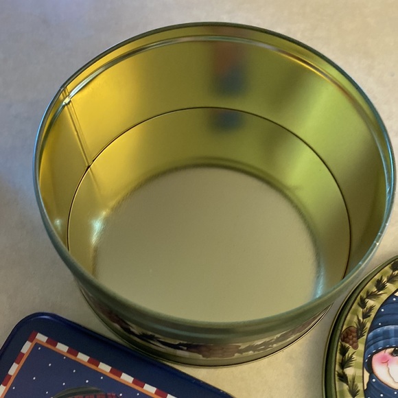 Like new. Cute Holiday tins to hold all your goodies! - Picture 8 of 9